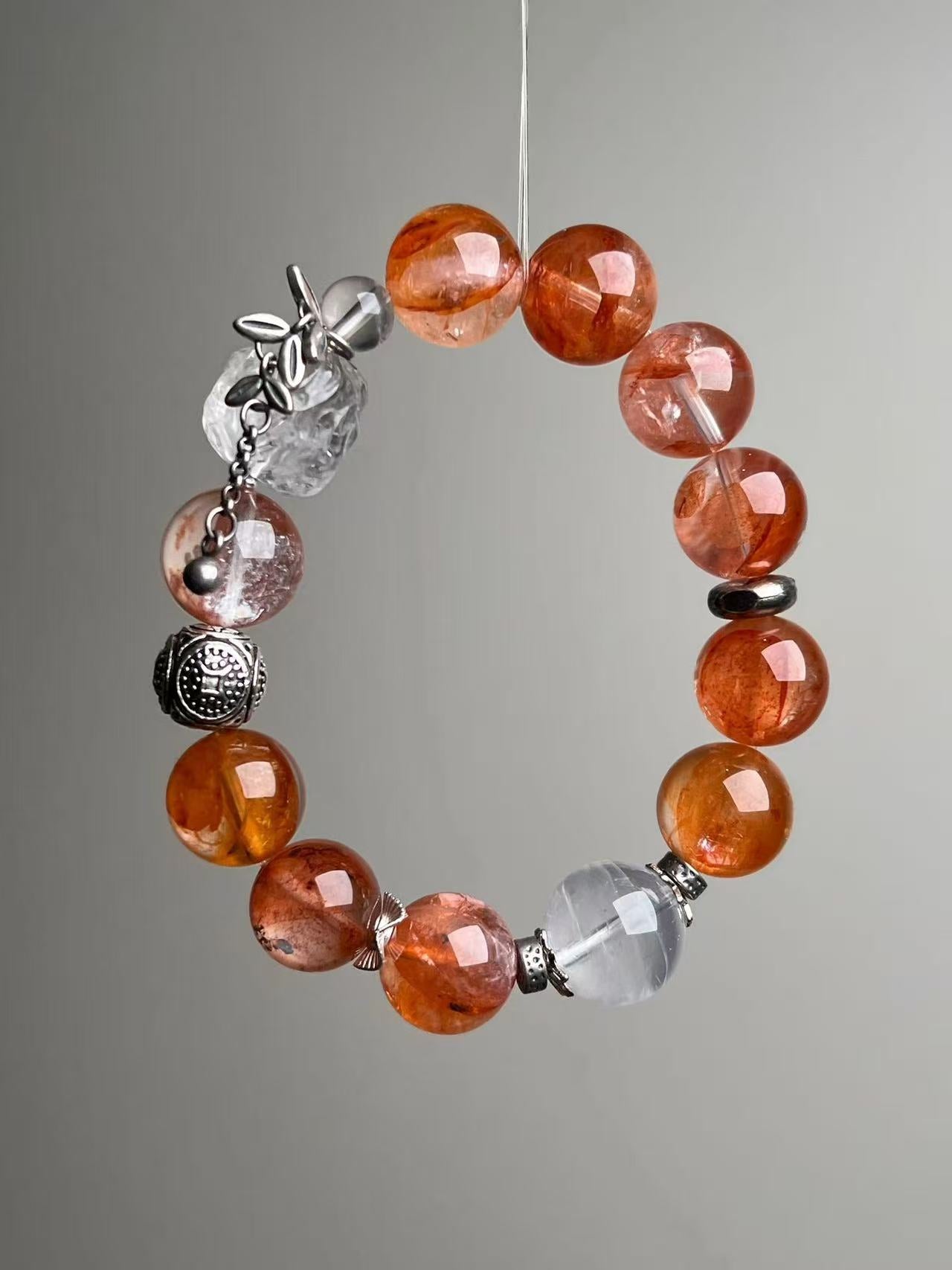 天然レッドインクルージョン、ホワイトファントム、ホワイトクリスタル醒獅 多宝ブレスレット